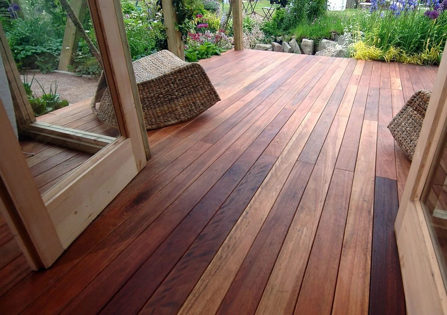 Доска на пол террасы. Timber Deck террасная доска. Парк Коломенское декинг дорожка. Термодерево террасы. Импрегнированная доска для террасы.