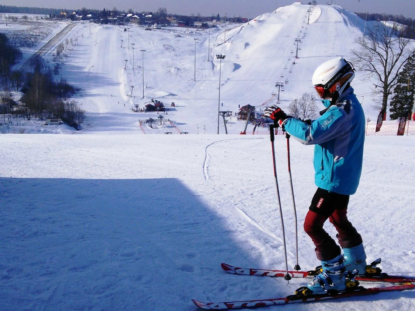 Кататься на лыжах в подмосковье сорочаны. Покататься на лыжах в москве с прокатом. Лата трэк на крылатском. Покататься на лыжах в москве с прокатом. Катание на лыжах.