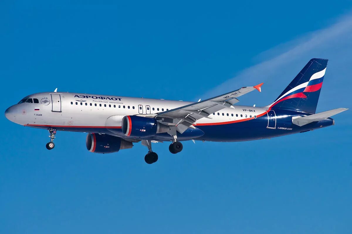 Самолеты первый триместр. Самолёт Аэробус а320. Самолёт Airbus a320 Аэрофлот. Аэробус а320 Аэрофлот. А320 самолет Аэрофлот.