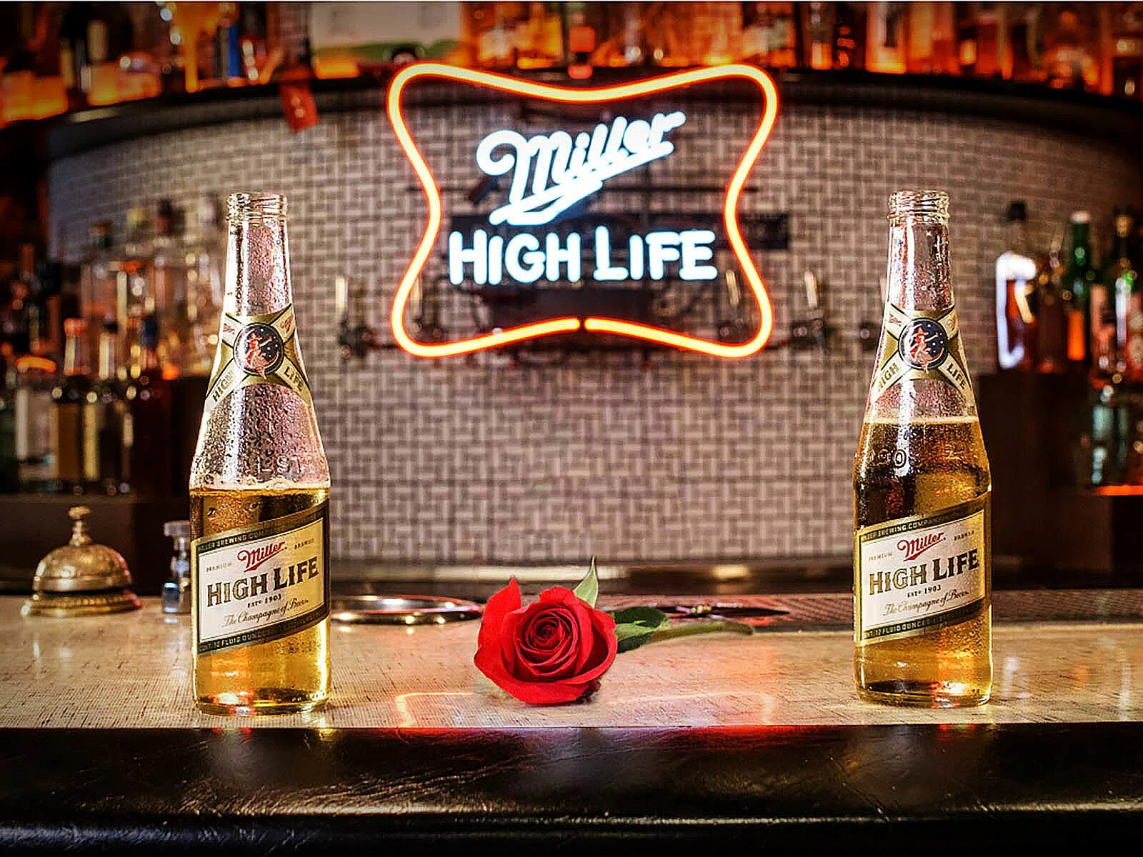 Miller High Life. Miller High Life пиво. Пиво Миллер реклама. Миллер стар