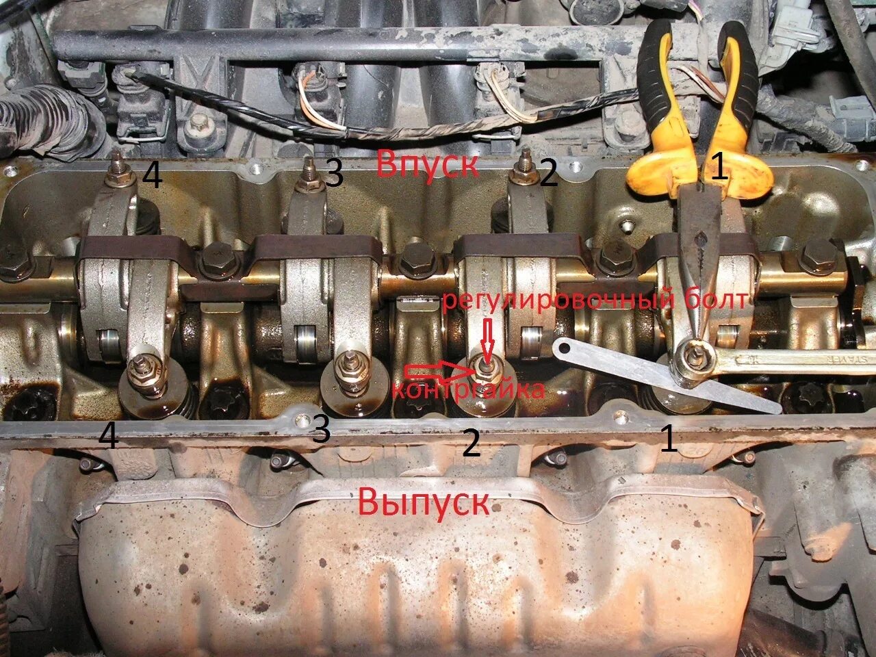 Какие зазоры клапанов на логане. Рено Логан 8кл регулировка клапанов. Регулировка клапанов Рено Логан 1. Регулировка клапанов Рено Логан 1.6. Регулировка клапанов Логан 1.4 8 клапанов.
