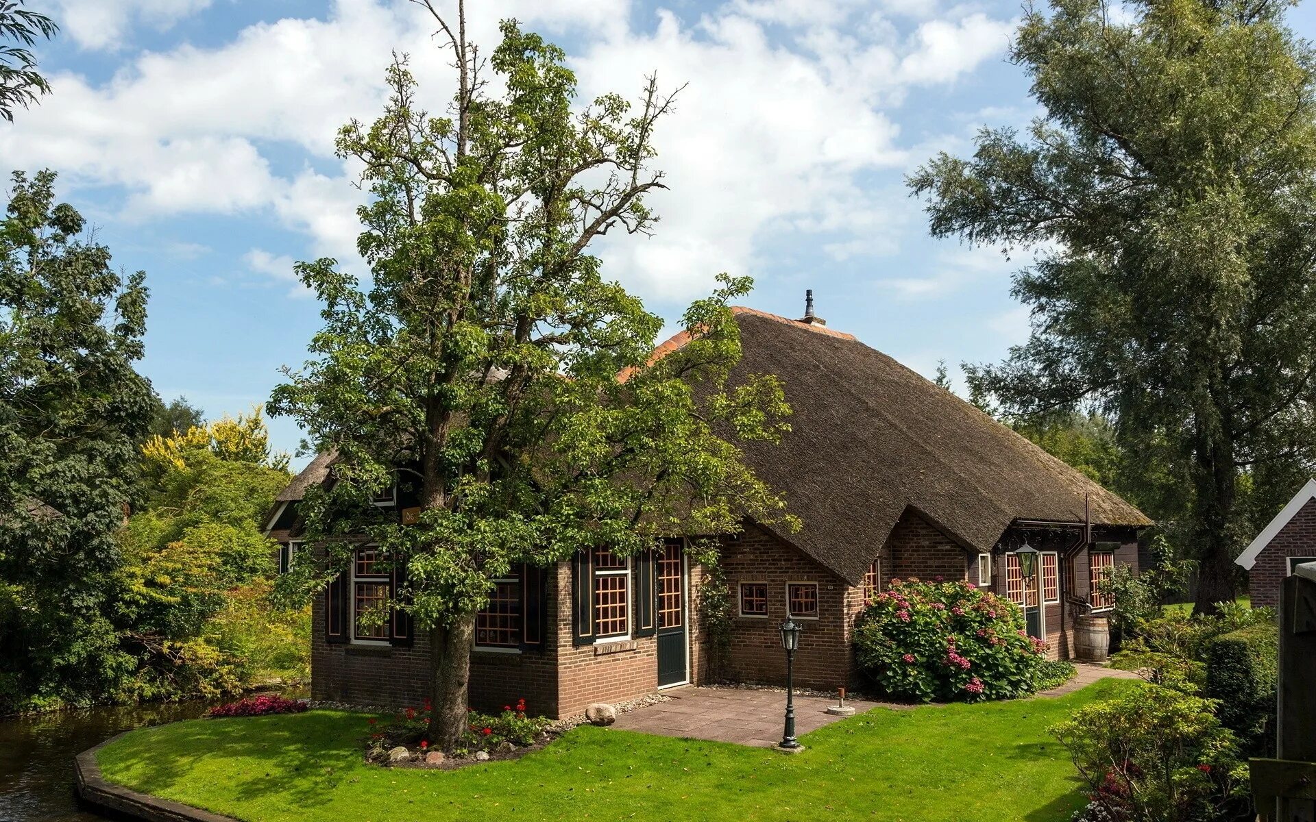 Красива хата. Деревенские каменные изгороди Германии. Cozy House Дилижан. Деревенский домик. Красивый домик.