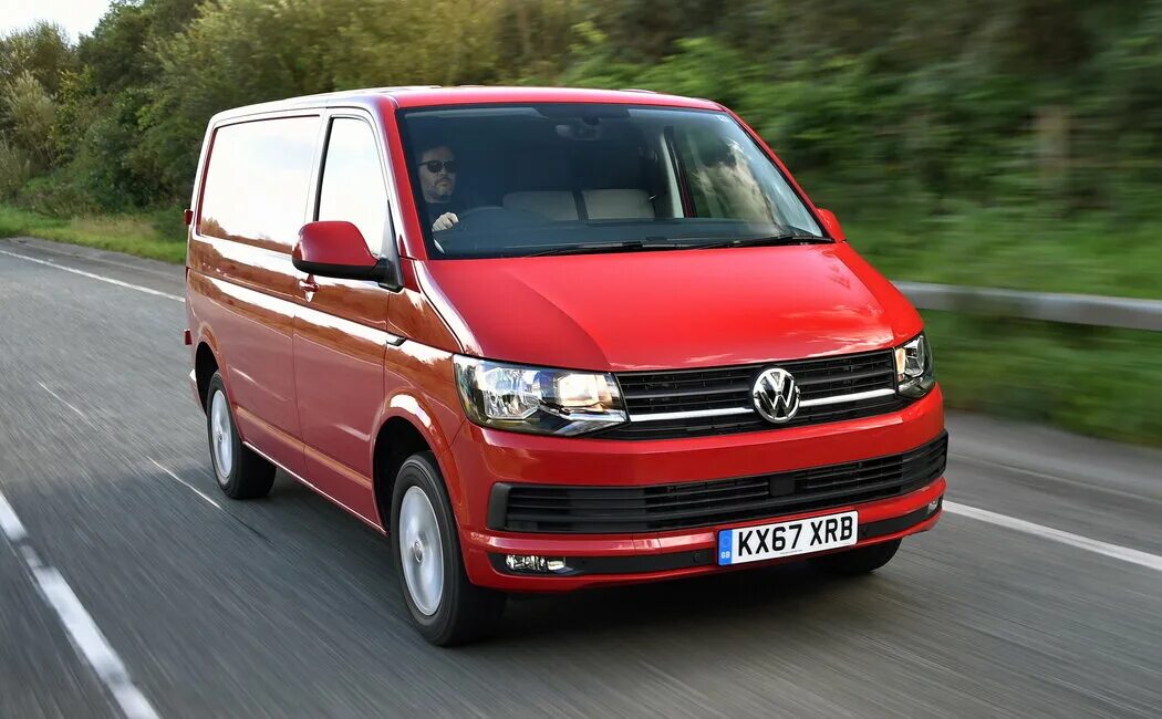 Vw multivan 2020. Фольксваген тэ. Фольксваген транспортер 5. Фольксваген микроавтобус 2004. Фото фольксваген транспортер 2019.