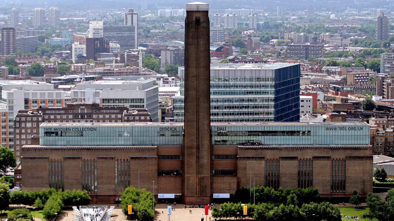 Situated on the banks. Tate Modern, Лондон (Великобритания). Галерея Тейт Модерн. Современная галерея Тейт в Лондоне. Тейт Модерн в Лондоне.