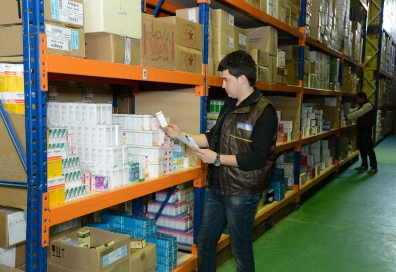 оптовый фармацевтический склад. кладовщик оператор. хранение лекарств на складе. комплектовщик на склад. сборщик на складе лекарств.