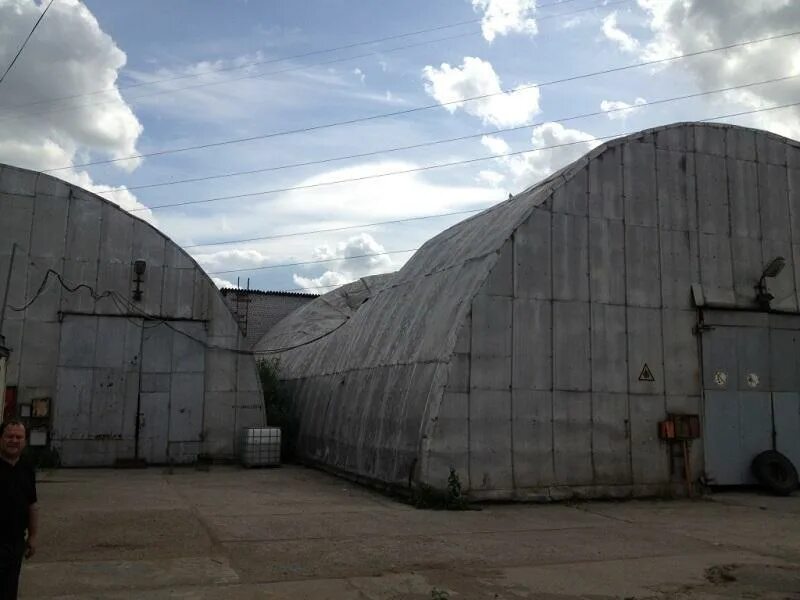 Автосервис в ангаре. Арочные ангары новолипецк. Ваг ангар. Арочный склад. Куонсетский ангар.
