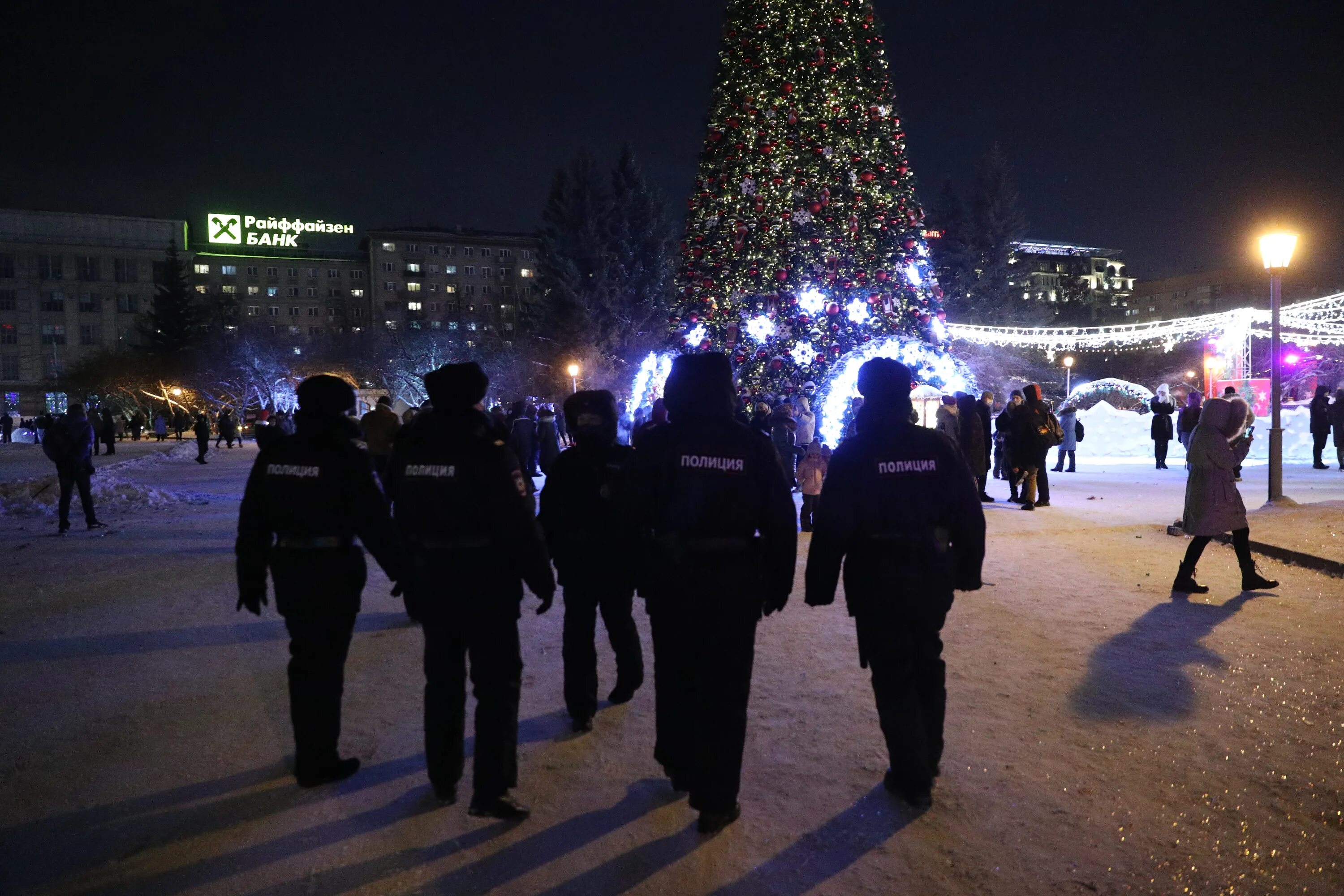 Новый год санкции. Новосибирск новый год. Новогодний город. Новогодняя ночь. Новый год в городе.