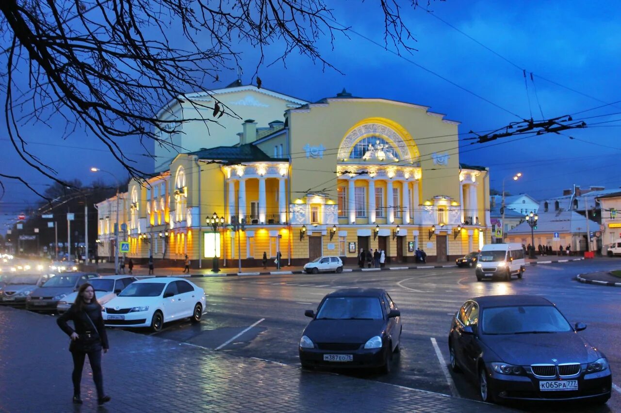 Театр ярославля фото. Волковский театр Ярославль. Волковский театр Ярославль зима. Театр драмы Ярославль. Театр имени Федора Волкова Ярославль.