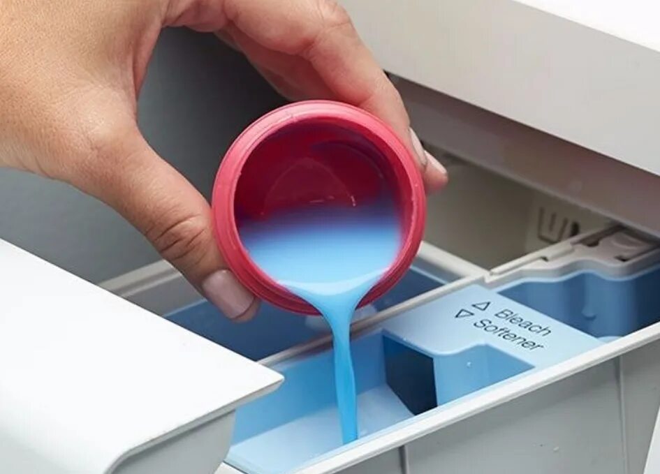 Гель налить в стиральную машину. Горелка для эпоксидной смолы. Жидкость для мойки посудомоечной машинки. Ячейка для кондиционера в стиральной машине. Отсек для ополаскивателя в посудомоечной машине.