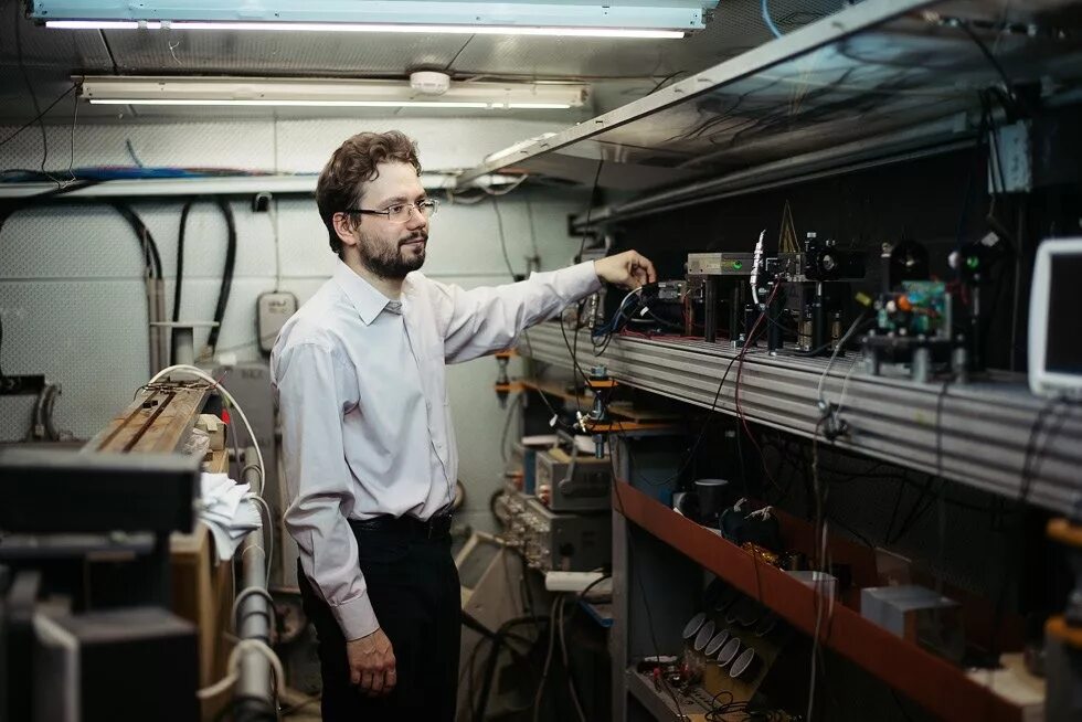 Где работает физик. Приборы и методы экспериментальной физики. Физик-ядерщик профессия. Ученые физики ядерщики. Ученый инженер.