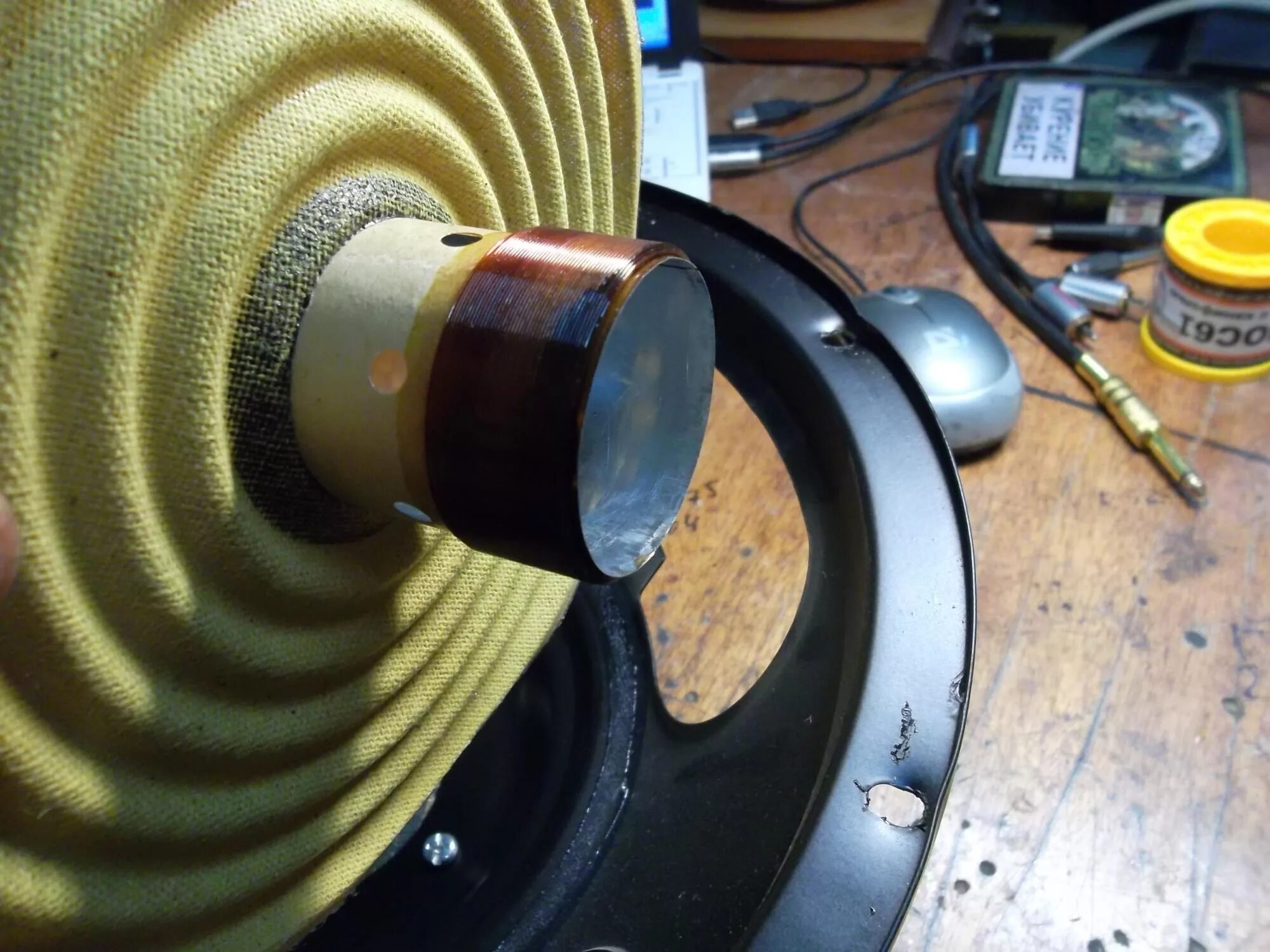 Контактная площадка 75 гдн. Перемотка двухкатушечного сабвуфера. Намотка катушки на динамик. Обмотка катушки динамика. Db w80.