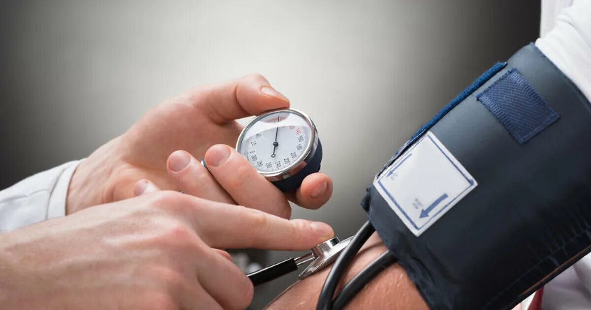 Измерение тонометром. Вещь которая давления. Тонометр красивое фото. Которые Moto | Blood Pressure.