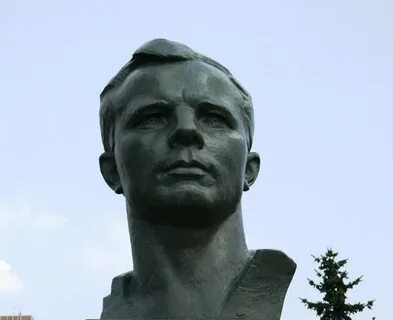 Памятник дню космонавтики