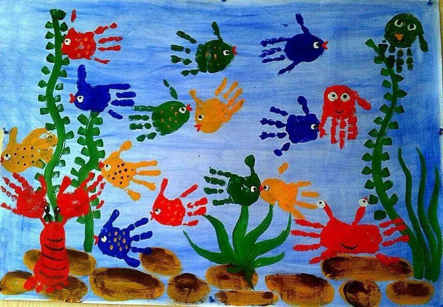 Рыбка вторая младшая группа. Рисование в 2 мл гр аквариумные рыбки в 2 мл гр. Рисование ладошками в детском саду. Коллективное рисование в детском саду. Рисование в старшиейгруппе.