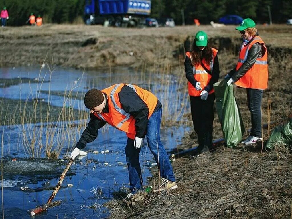 Спасти водоем. Волонтеры помогают природе. Природоохранные мероприятия вод. Очищение окружающей среды.