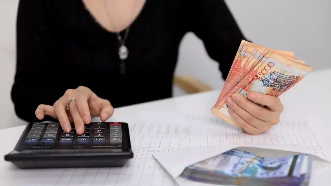 Выплата пособия казахстан. Соцвыплаты в казахстане. займ на карту. кредитная задолженность. тенге зарплата.
