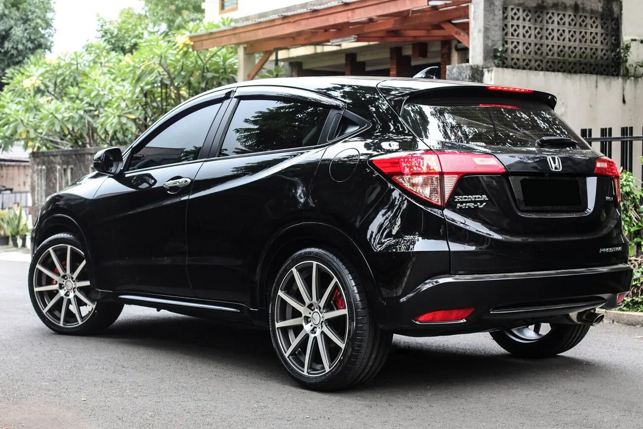 Honda vezel r16. R18 honda vezel. Vezel диски. Колеса везел. Колеса везел.