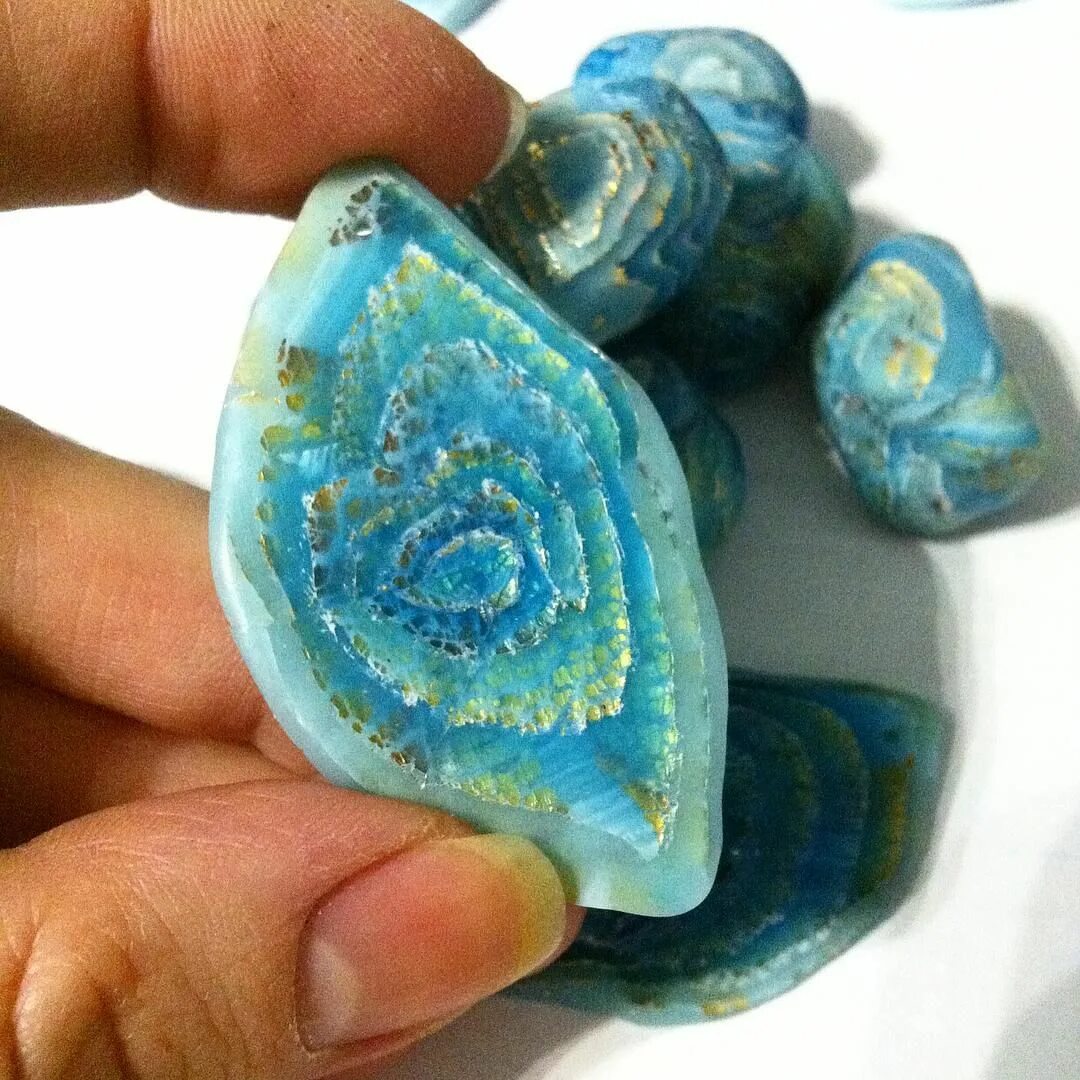 Полимерная глина имитация камня. Имитация камня из полимерной глины. Имитация камня из полимерной глины. Галек из глины. Имитация глины.