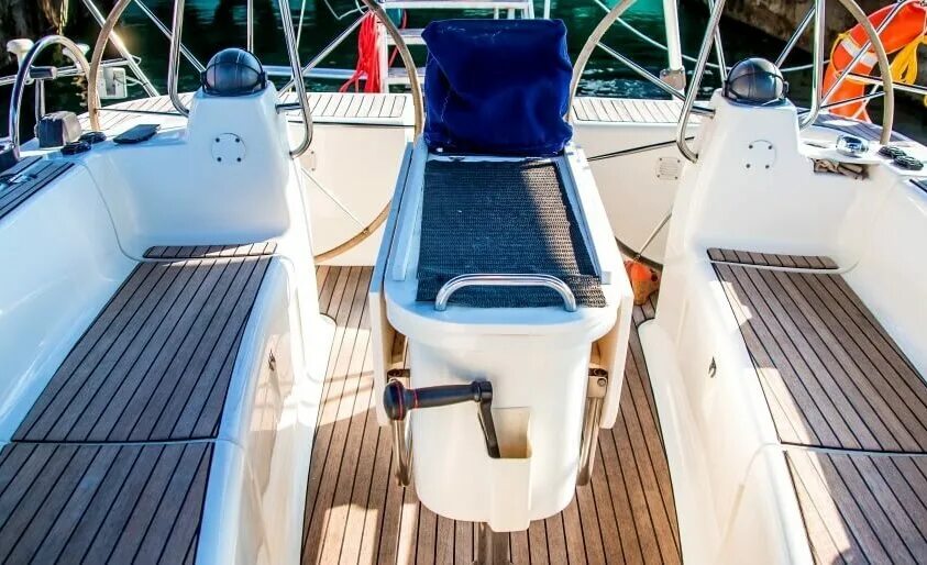 Princess 42 яхта. Прогулка на катере. Морские прогулки на катере. Victoria yacht club gelendzhik. Яхта нирвана новороссийск.