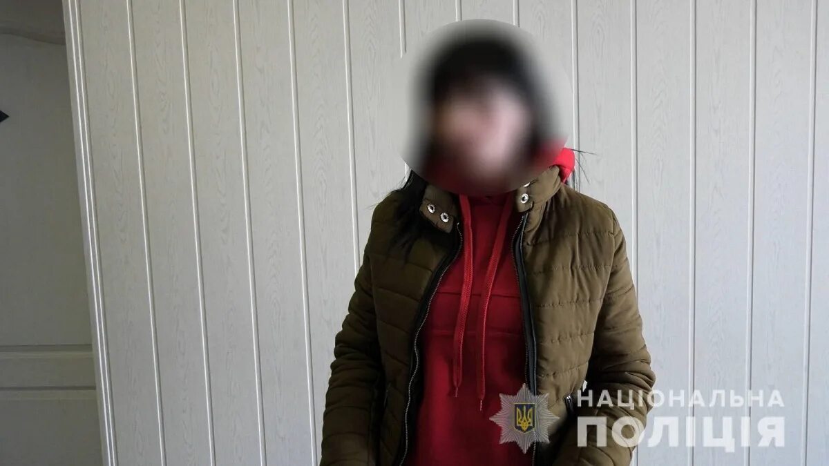 Работница полиции на месте преступления