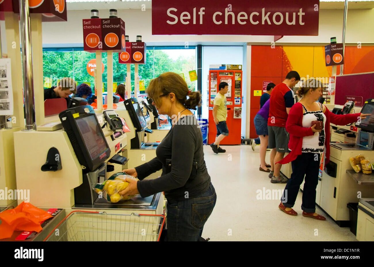 Self-service checkout. Checkout in a shop. Картинка checkout. Self-service Store.