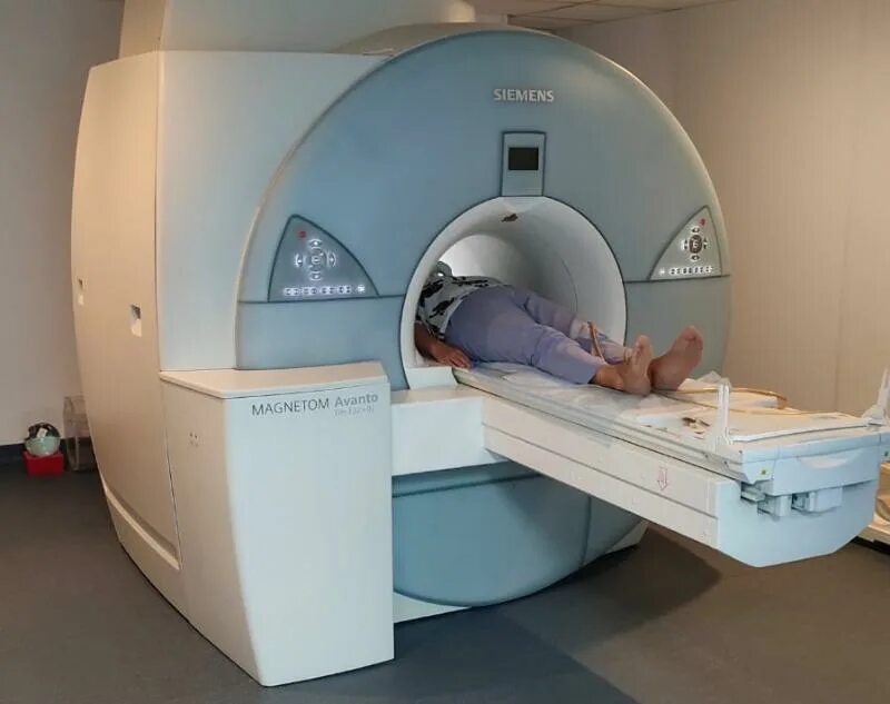 Компьютерный томограф в больнице. Кабинет мрт. Поликлиника томография. Собянин в больнице компьютерный томограф.