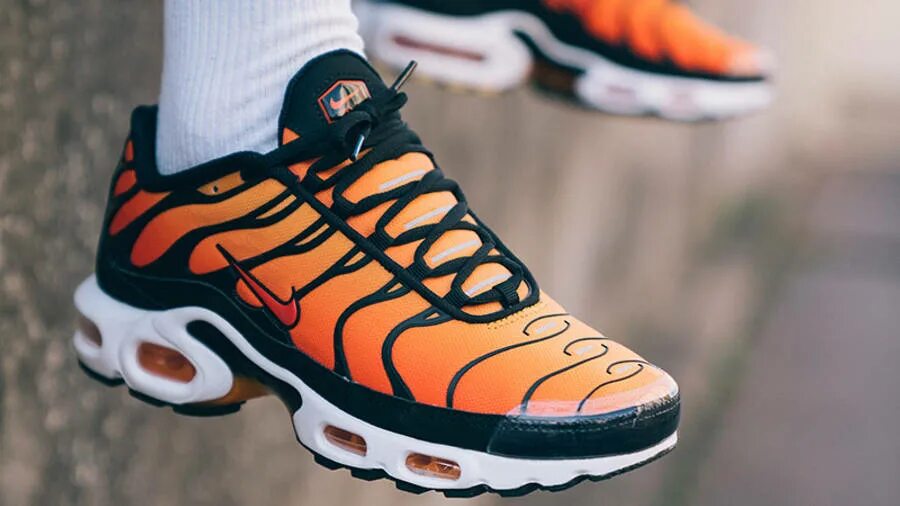 Найк тн макс. Nike Air Max TN Plus. Nike Air Max Plus TN Orange. Nike Air Max TN Plus Black Orange. Nike Air Max Plus TN Sunset.