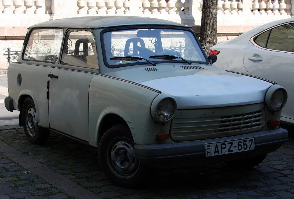 Венгерские автомобили. Полицейская машина. Венгерские автомобили. Почтовый фургон. Венгерские автомобили.
