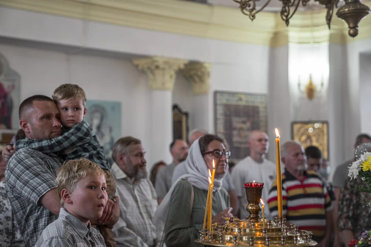 Как проходит освящение. Как проходит освящение. Суммы престольная служба в ильинской церкви. Квартира священника. Квартира священника.
