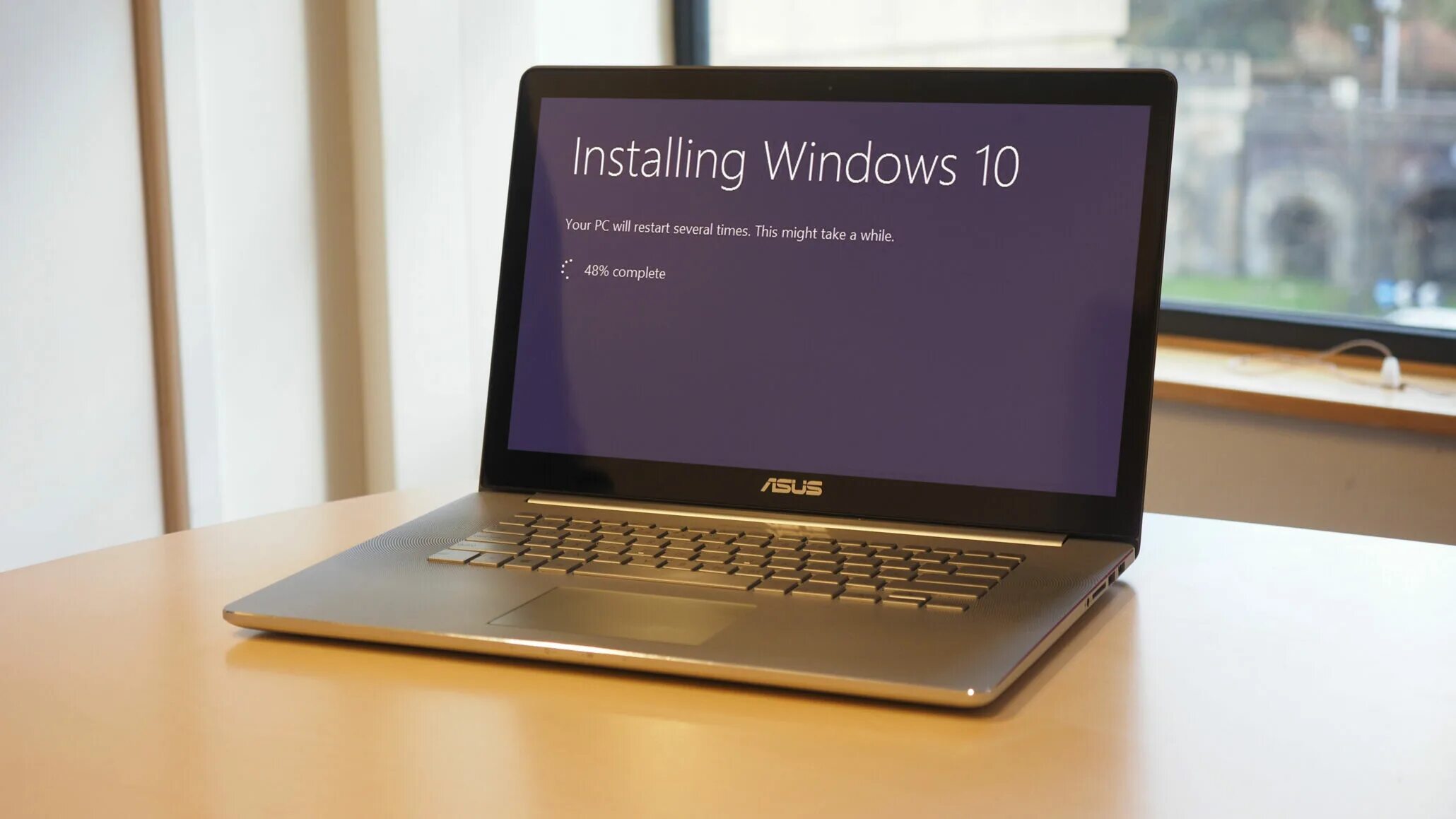 Ноутбук с установленной windows 10. Ноутбук windows 10. windows installation. installing windows 10. windows 10 installation.