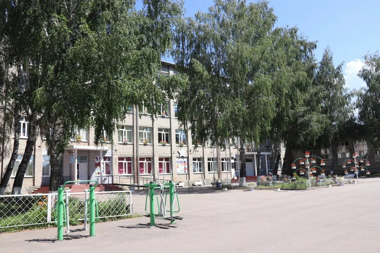Средняя школа 28 ульяновск. Школа 70 ульяновск. Сайт школы 28 ульяновск. Сайт школы 28 ульяновск. 28 школа ульяновск.