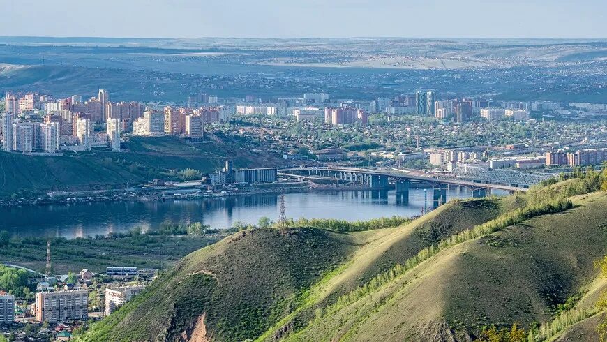 Гостиница красноярск в красноярске. Красноярск зима енисей. Набережная дубровинского красноярск. Красноярск зима енисей. Город красноярск.