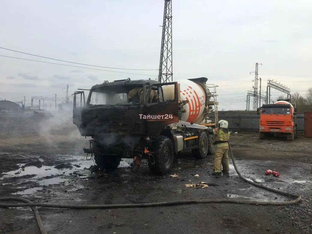 Сгорело 6 кг. Авария в Тайшет 24 сегодня происшествия. Вчера сгорел КАМАЗ В Тайшете.