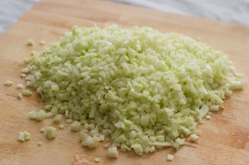 корыто и тяпка для рубки капусты. капустные посиделки в старину. рубка капусты. рубить капусту в корыте. рубка капусты.