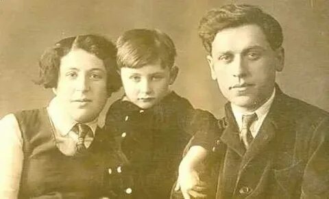 Алешины родители обычно