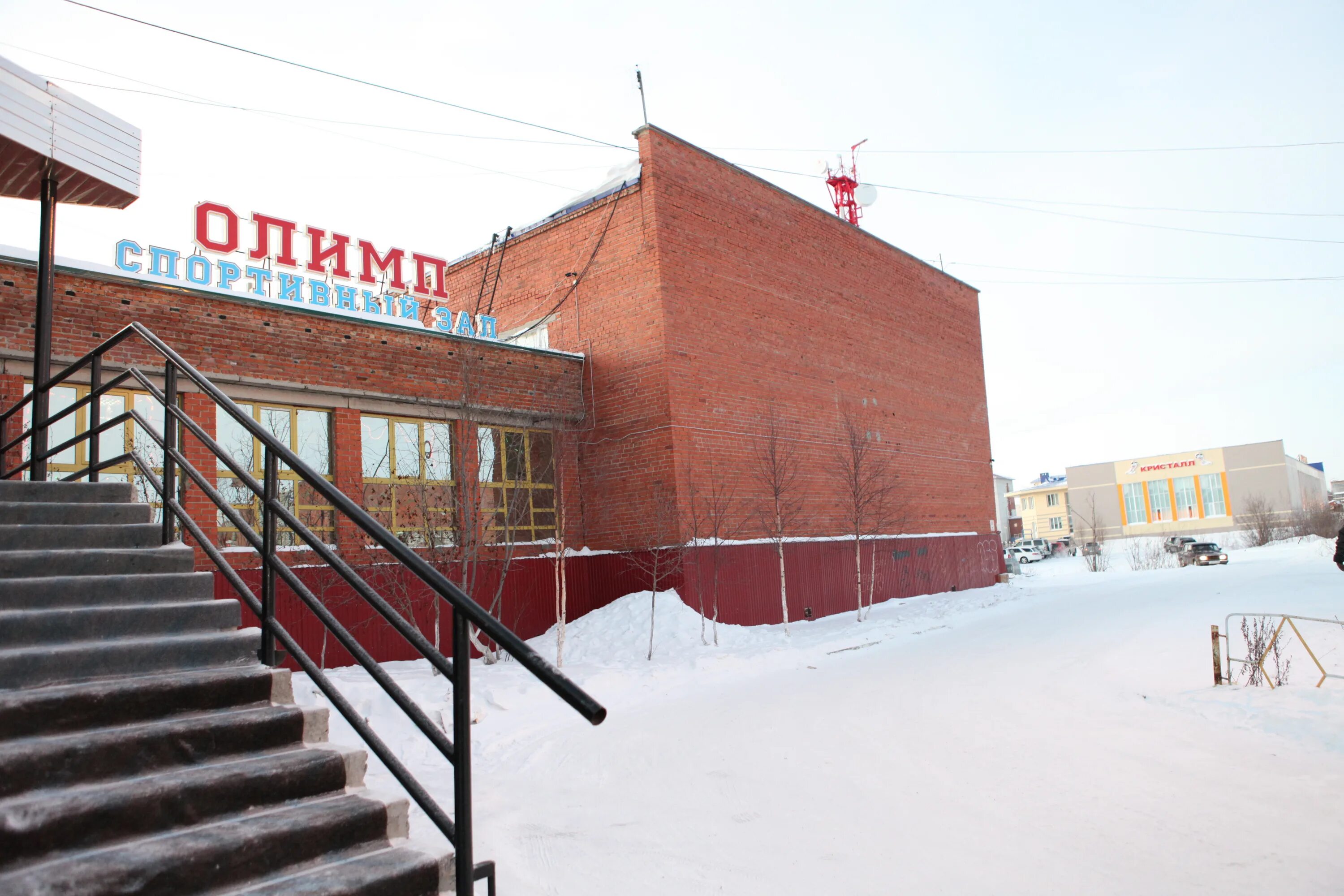 Зал полярный лабытнанги. Сквер юбилейный лабытнанги. Часы лабытнанги. Первомайская 27 лабытнанги. Часы лабытнанги.