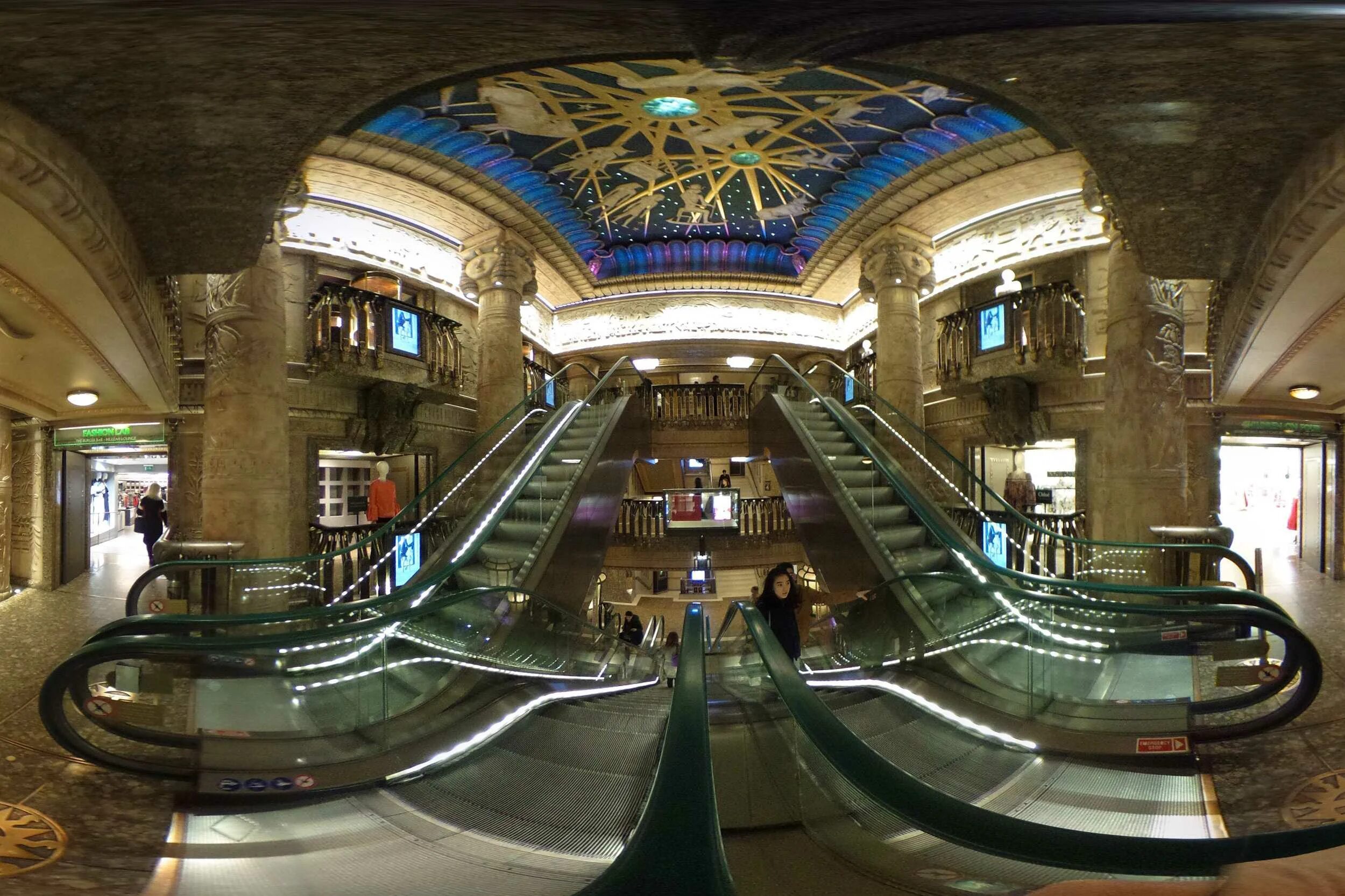 Универмаг в лондоне. Harrods в лондоне. универмаг harrods в лондоне. египетские эскалатор в харродс. лондон универмаг хэрродс внутри.