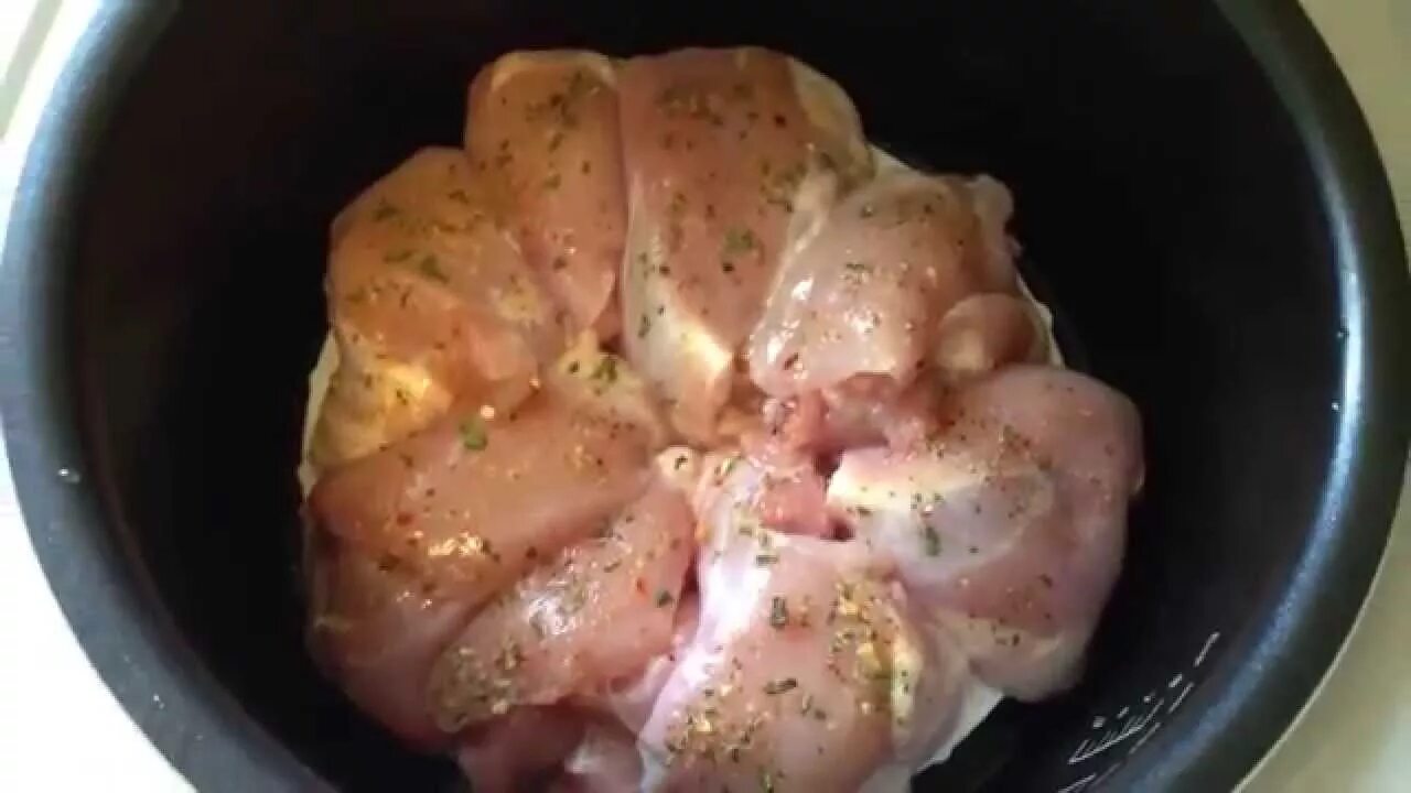 Как приготовить домашнюю курицу в мультиварке. Куриная грудка в мультиварке. филе куриной грудки в мультиварке. куриная грудка на пару в мультиварке. куриное филе на пару в мультиварке.