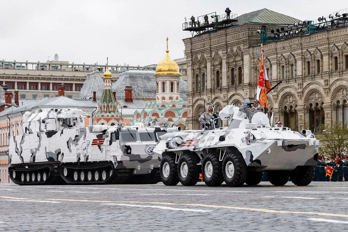 Парад какая техника. БТР-82а Арктика. Парад Победы 2018 в Москве техника. Парад военной техники России. Техника на параде.