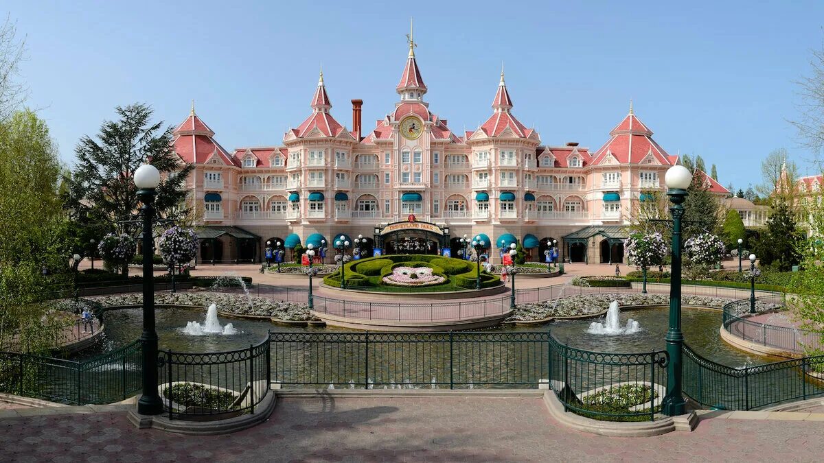 Отели дисней. Отель Диснейленд Париж. Отель в Диснейленде в Париже. Disneyland Hotel 5*. 5 Звезд — Disneyland Hotel.