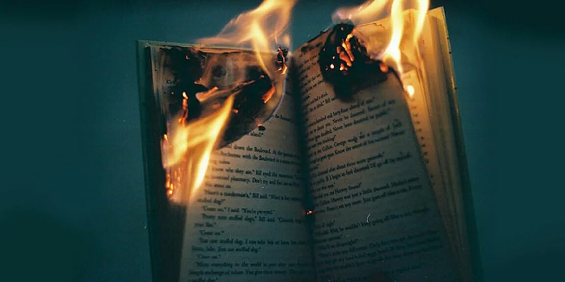 Горящая книга. Горящие страницы книги. Книга горит Эстетика. Читать будь человеком полностью