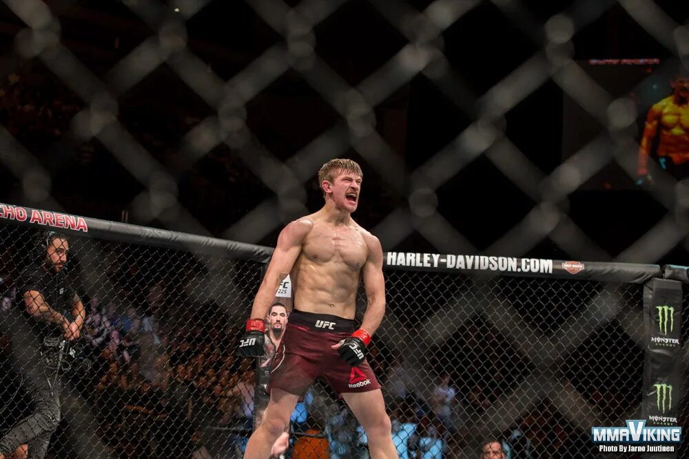 Арнольд аллен. Мадс бернелл арнольд аллен. Arnold allen - боец mma. Аллен юфс. Арнольд аллен.