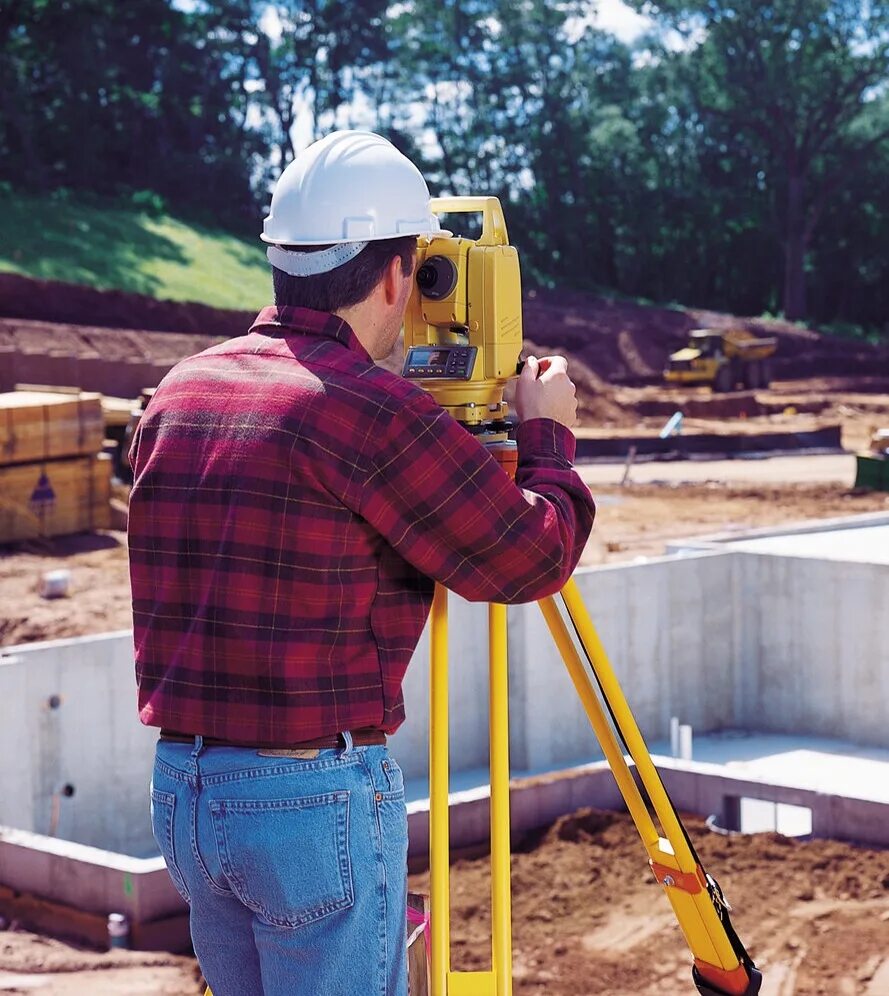 Геодезические работы. Откопка котлована. Подготовка земли для строительства. Монтажно земляные. Строительный котлован.
