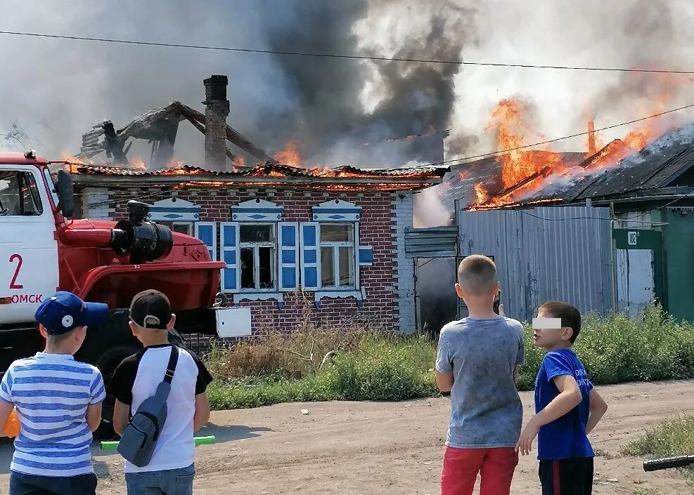 Где пожар живет. Пожар вчера. Пожар в Омске. Сосновский район пожар. Пожар фото.