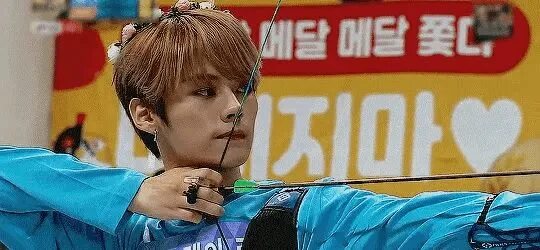 Коты минхо из стрей. Минхо stray kids. суни и минхо. дори кошка минхо. шрам минхо.