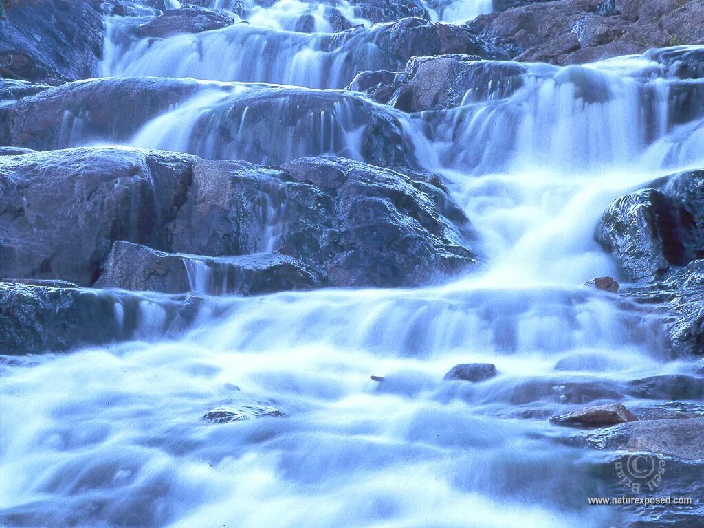 Течение воды. Поток воды. Поток течение. Фон поток течение.