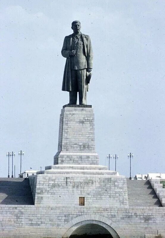 К 140-летию со дня рождения И.В. Сталина волгоградское отделение КПРФ открыло па