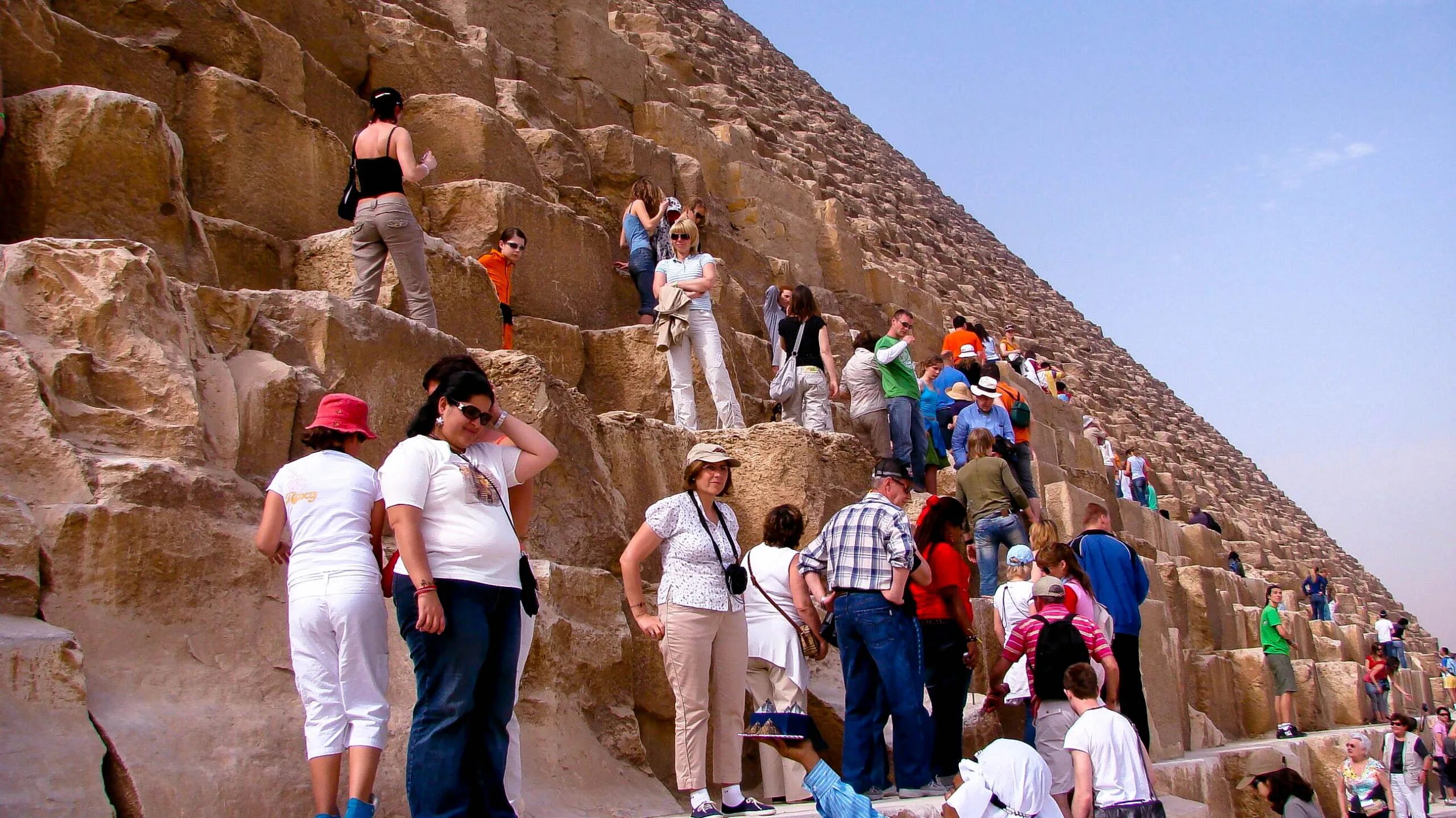 Каир пирамиды экскурсия. Луксор Египет экскурсия. Египет пирамиды экскурсии. Пирамиды Хеопса Египет туристы. Экскурсионные материалы