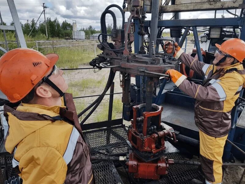 Нагнетательные скважины работа. Оборудование нефтяной скважины. освоение нефтяных скважин. бурение нефтяных скважин. крс нефтяных скважин.