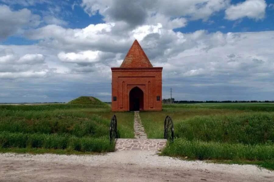 Мавзолей Кесене Варна. Мавзолей Кесене башня Тамерлана. Варна Челябинской области мавзолей Кесене. Башня Тамерлана в Челябинской области. Варна челябинская сайт